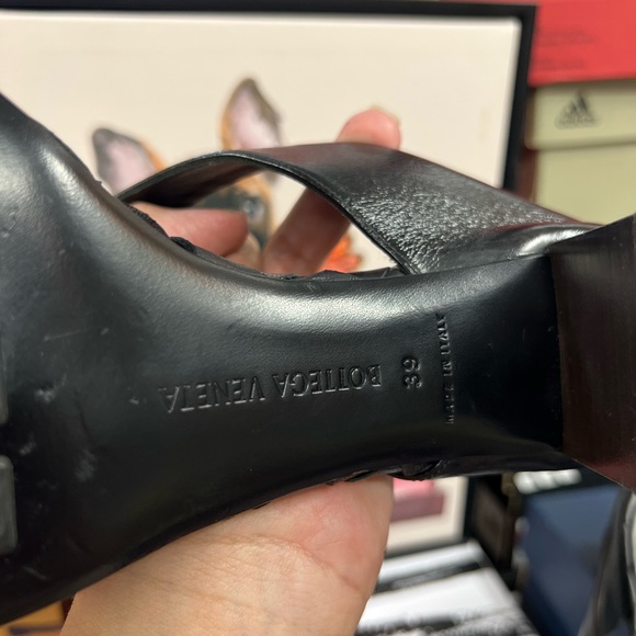 🔥🔥Bottega Veneta Marella 45MM Leather Block-Heel Sandals retail is $1,100 - Picture 10 of 10